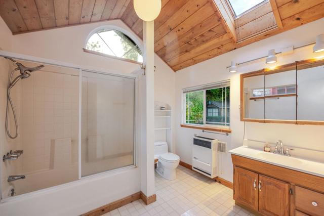 1009 Miramontes Street, Half Moon Bay CA: https://media.crmls.org/mediaz/b77b6d64-f7f4-4d06-b539-425b5fc660ba.jpg