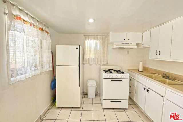 1716 Grafton Street, Los Angeles CA: https://media.crmls.org/mediaz/b77b9167-43b9-45b0-8856-0b3846c96bf9.jpg