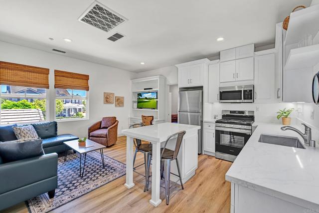 2139 Kirkcaldy Road, Fallbrook CA: https://media.crmls.org/mediaz/b77bceee-9fa7-450e-a986-2f346c28f73b.jpg