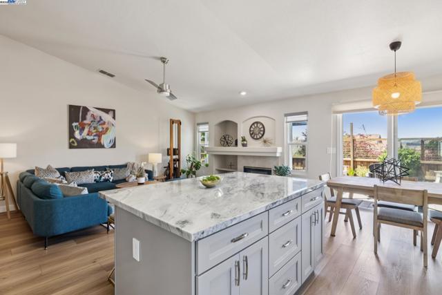 5408 La Salle Way, Vallejo CA: https://media.crmls.org/mediaz/b77c8b22-f4cf-4418-a5de-fe6146fb5198.jpg