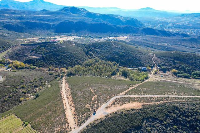 18408 Sweet Ln, Ramona CA: https://media.crmls.org/mediaz/b77c9127-07dd-43e8-95a5-bda9c46880c0.jpg