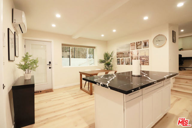 944 North San Vicente Boulevard, 10 photo 6