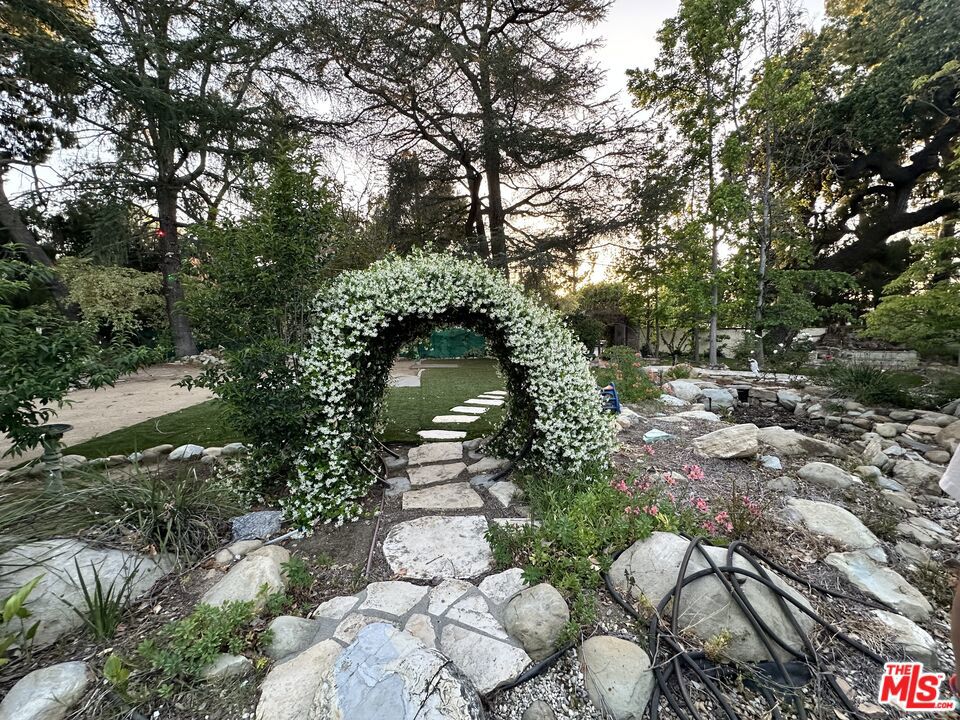 https://media.crmls.org/mediaz/b77d755b-3d11-4362-a83d-b4772bb58d49.jpg?preset=X-Large