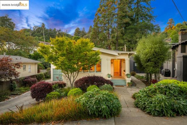 1081 Keith Ave, Berkeley CA: https://media.crmls.org/mediaz/b77d7900-0069-415d-a7b5-e680a612a189.jpg
