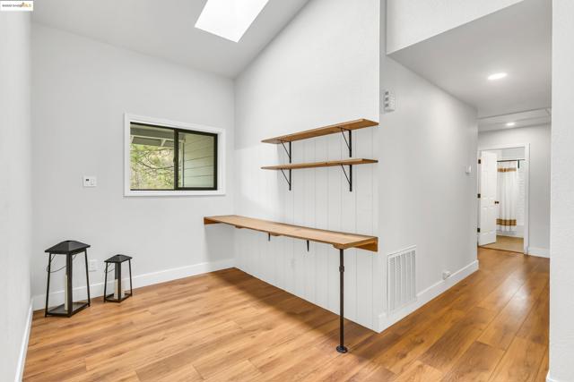 16806 Brewer Rd, Grass Valley CA: https://media.crmls.org/mediaz/b77db9ec-fb84-4de8-b418-2b5c94ddd2a0.jpg