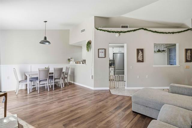 998 Hillcrest St, Hemet CA: https://media.crmls.org/mediaz/b77e2e15-b38d-4ebf-9d6c-bcc602463d5c.jpg