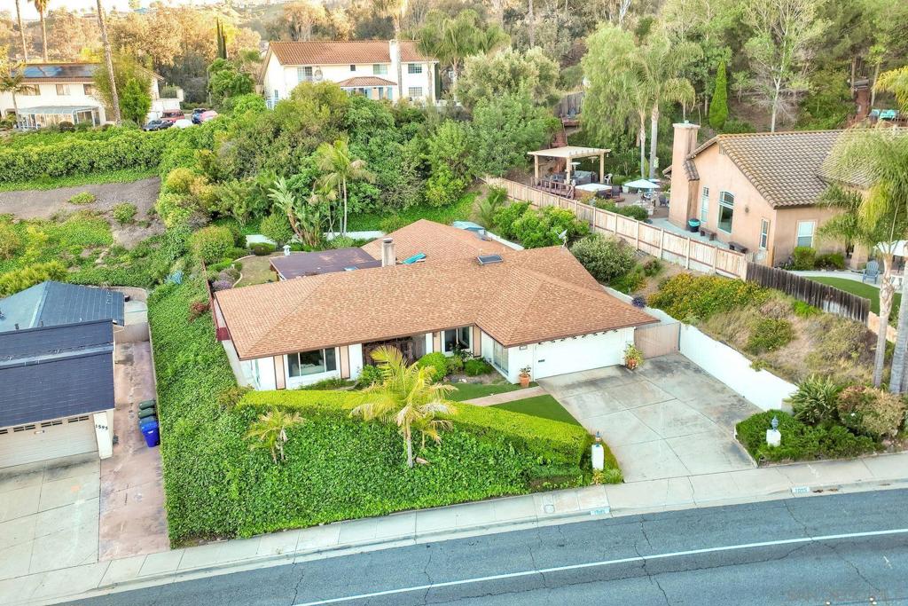 1605 Swallow Dr