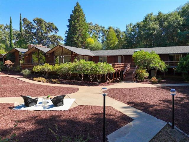 14582 Horseshoe Court, Saratoga CA: https://media.crmls.org/mediaz/b7805e4c-de27-4d9b-9380-c39efb64bc51.jpg