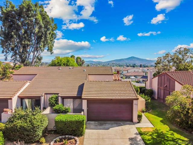 2092 Golden Circle Dr, Escondido CA: https://media.crmls.org/mediaz/b780b3f1-36fc-4f0c-8889-12a73a86d657.jpg