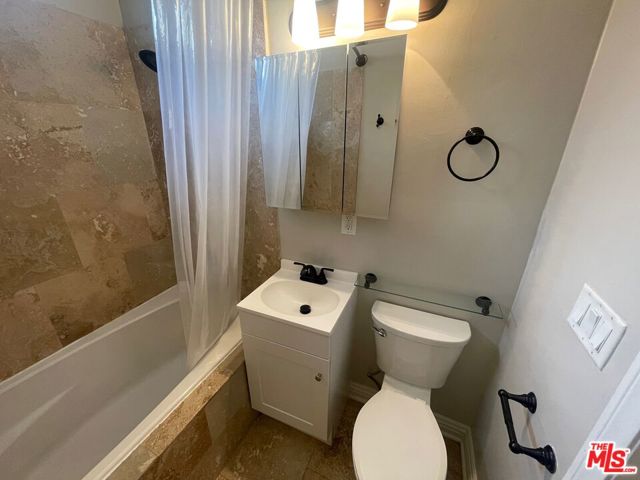 5656 Airdrome Street, Los Angeles CA: https://media.crmls.org/mediaz/b78146ad-920b-424f-aa22-3ea4bd9832d6.jpg