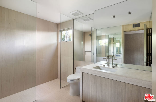 40281 Sand Dune Road, Rancho Mirage CA: https://media.crmls.org/mediaz/b7822472-f1a4-4fb8-9a59-7edc226a14e8.jpg