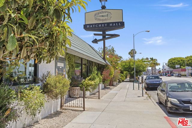 4030 Boise Avenue, Los Angeles CA: https://media.crmls.org/mediaz/b7822879-78c8-46fa-a46f-1ad793ff23f5.jpg