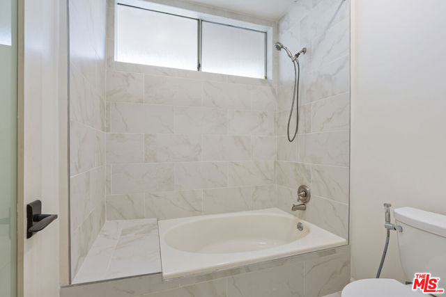 930 N Wetherly Drive, West Hollywood CA: https://media.crmls.org/mediaz/b782736a-b922-45ad-8b8c-e8a464eb2428.jpg
