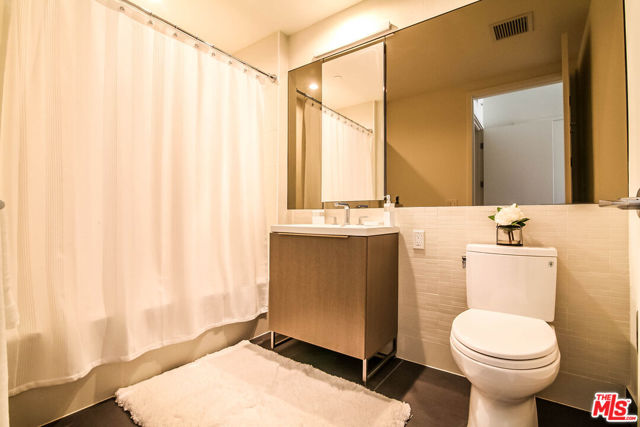 889 FRANCISCO Street, Los Angeles CA: https://media.crmls.org/mediaz/b782c9c4-97a8-4a91-b09a-4e2622edee15.jpg