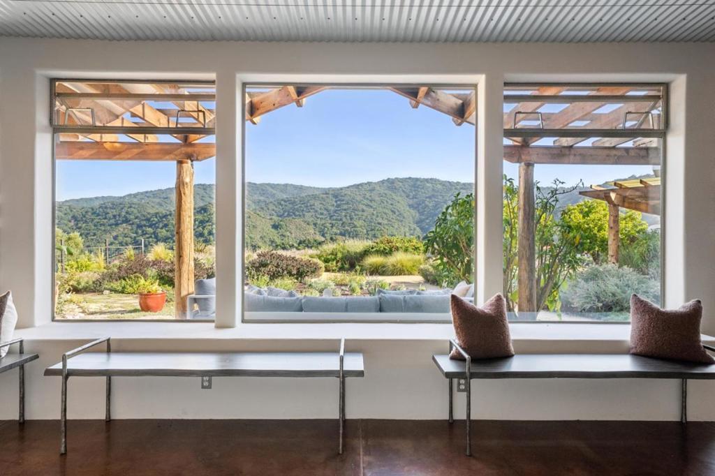 https://media.crmls.org/mediaz/b783973b-14ae-41a2-813d-2f608312572a.jpg?preset=X-Large