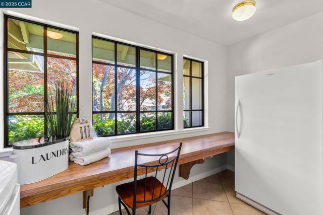 109 Bria Ct, Walnut Creek CA: https://media.crmls.org/mediaz/b783eb61-cf5d-45d7-a7d2-7f63cf27ebdb.jpg