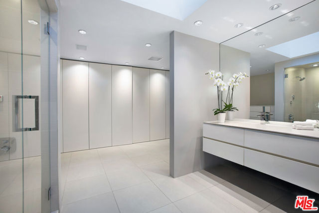 2791 Ellison Drive, Beverly Hills CA: https://media.crmls.org/mediaz/b7842adb-aa83-443d-8663-f2705924867a.jpg