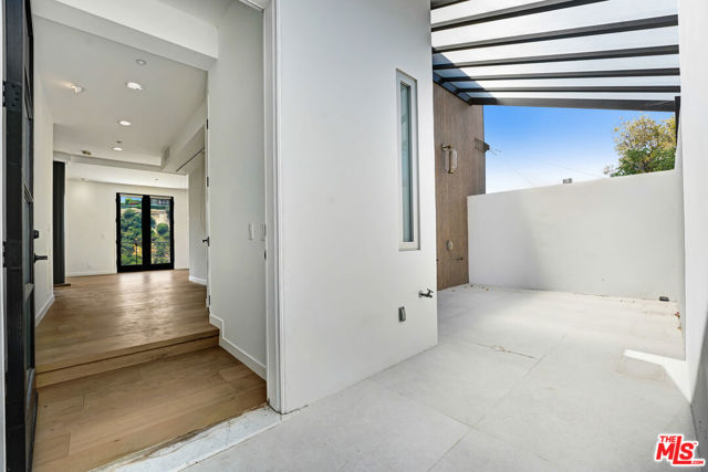 3761 Glenridge Drive, Sherman Oaks CA: https://media.crmls.org/mediaz/b7845de3-31b0-49c5-8193-389fd67b9353.jpg