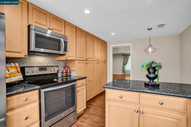 1430 Tampico Pl, Walnut Creek CA: https://media.crmls.org/mediaz/b7847b64-0445-4a9c-8fe5-57aa9173476f.jpg