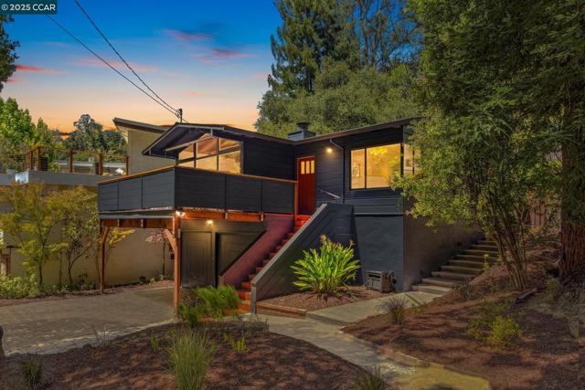 6653 Banning Dr, Oakland CA: https://media.crmls.org/mediaz/b7847fcb-56ab-4d96-84ea-610cd248008e.jpg