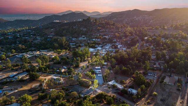 11534 Manzanita Rd, Lakeside CA: https://media.crmls.org/mediaz/b78528db-df07-4c19-a6b7-12ae77e48475.jpg