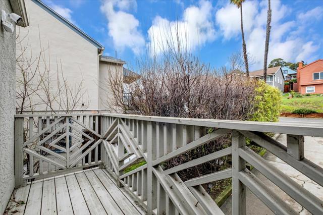 8245 Golf Links Road, Oakland CA: https://media.crmls.org/mediaz/b78566fb-b1b7-44fa-9a76-de4e344871e4.jpg