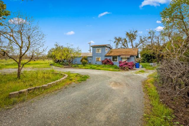 13755 Columbet Avenue, San Martin CA: https://media.crmls.org/mediaz/b7858aba-25aa-438a-844d-18d6b141c6c4.jpg