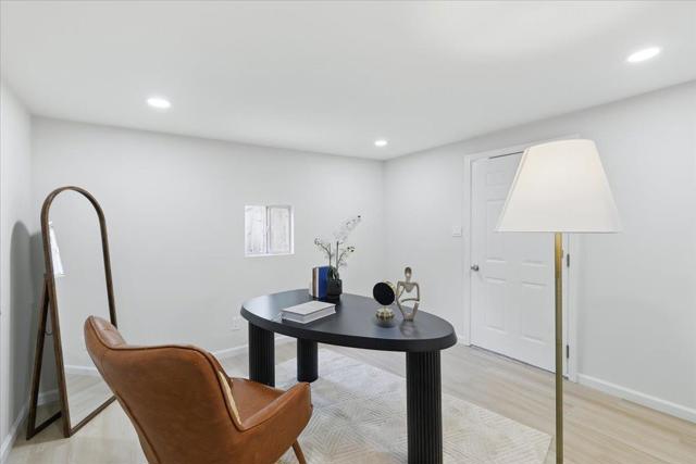 571 Hamilton Avenue, Menlo Park CA: https://media.crmls.org/mediaz/b785e782-b7dc-41a0-9a2d-32e134a51eaf.jpg