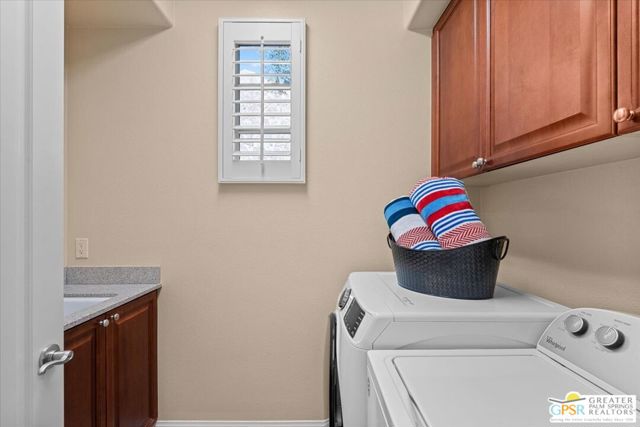 48472 Legacy Drive, La Quinta CA: https://media.crmls.org/mediaz/b785eac5-6032-453c-8a77-323e78b7884f.jpg