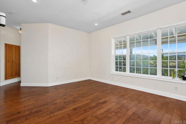 1101 York Dr., Vista CA: https://media.crmls.org/mediaz/b7862da5-70a6-41a6-bd54-af1f81a2b540.jpg