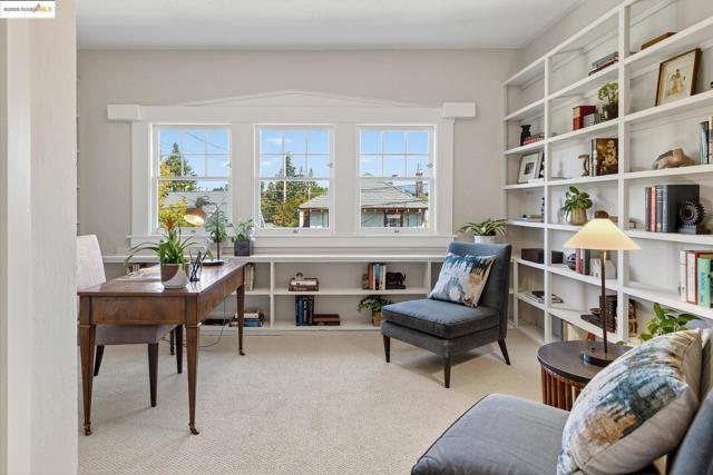 541 Boulevard Way, Piedmont CA: https://media.crmls.org/mediaz/b786b222-74dd-4fbd-a2b6-f70d7a8bce87.jpg