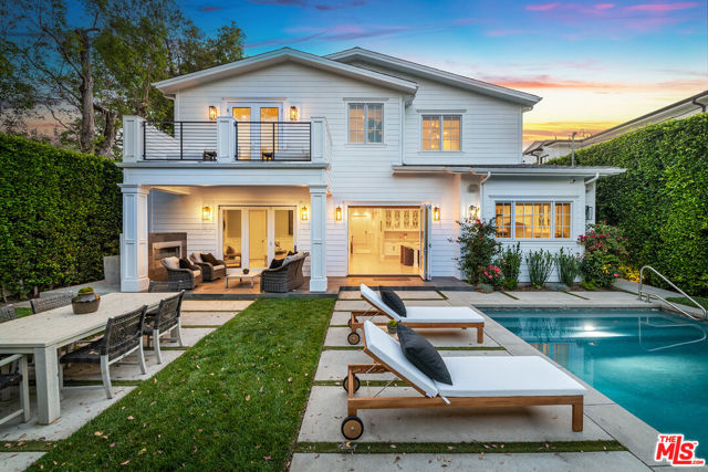 4402 Ledge Avenue, Toluca Lake CA: https://media.crmls.org/mediaz/b7871c3b-2621-4f41-b05b-0307fad0e1e4.jpg