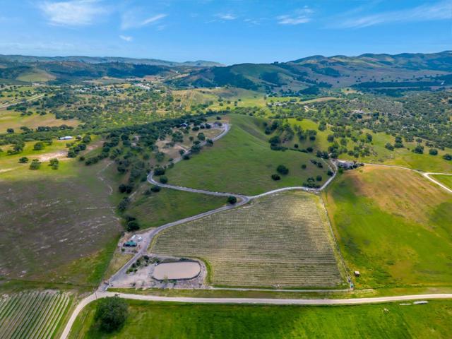 70500 Bradley Lockwood Road, Lockwood CA: https://media.crmls.org/mediaz/b7873f90-1971-4851-b444-e2977a4c3fc2.jpg