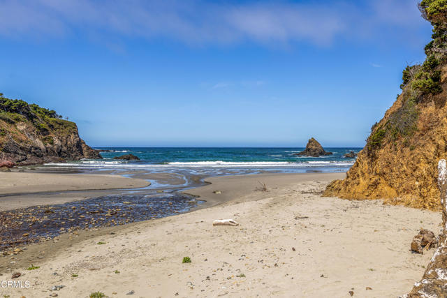 16920 Ocean Drive, Fort Bragg CA: https://media.crmls.org/mediaz/b787743a-a753-4173-a1d7-1f8a50ff61bd.jpg