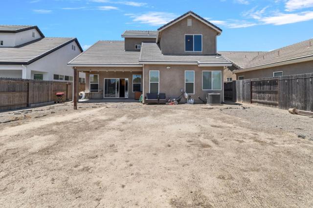 572 St Helena Drive, Newman CA: https://media.crmls.org/mediaz/b7878068-2d85-4db6-9056-bf57b27cdf0d.jpg