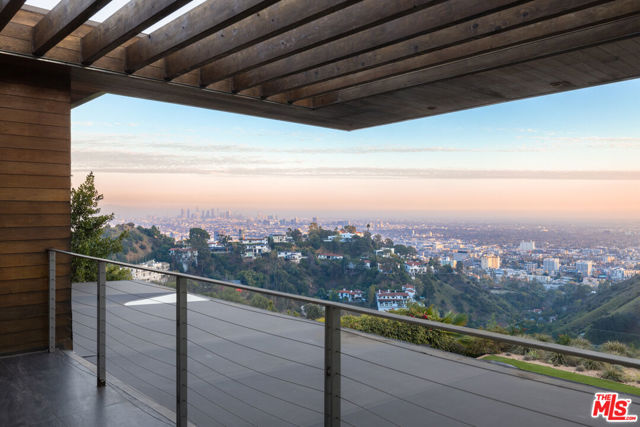 2511 Carman Crest Drive, Los Angeles CA: https://media.crmls.org/mediaz/b7878376-42a8-4e45-9eb9-8f4f286ba3c4.jpg