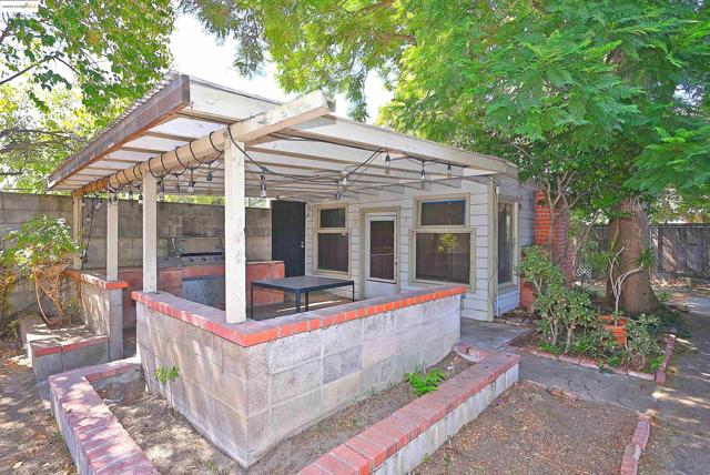 2343 Almond Ave, Concord CA: https://media.crmls.org/mediaz/b787b3df-715e-42c6-b775-aa3c53b526fc.jpg