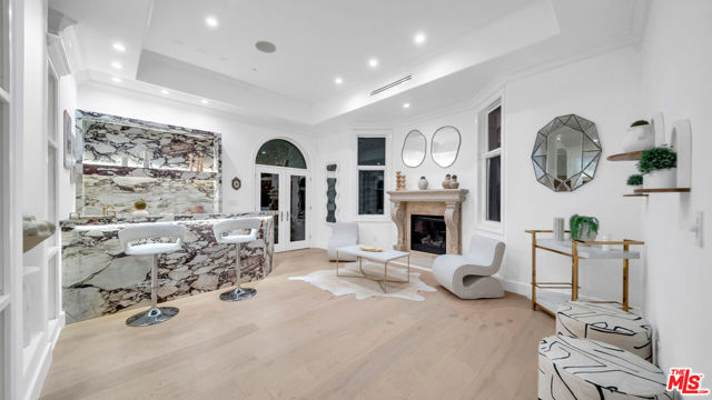 1447 San Ysidro Drive, Beverly Hills CA: https://media.crmls.org/mediaz/b7881a2b-65aa-4d35-91fe-3dc31c06ee60.jpg