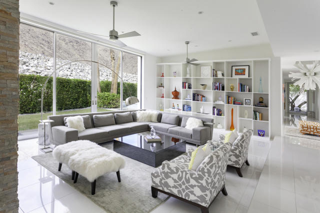 1147 Los Robles Drive, Palm Springs CA: https://media.crmls.org/mediaz/b7885638-bca9-4256-9ead-5cca406acafb.jpg