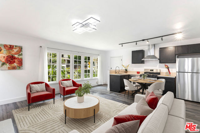 453 S Wilton Place, Los Angeles CA: https://media.crmls.org/mediaz/b7887f3c-b98a-4e95-9416-83dba63d5325.jpg