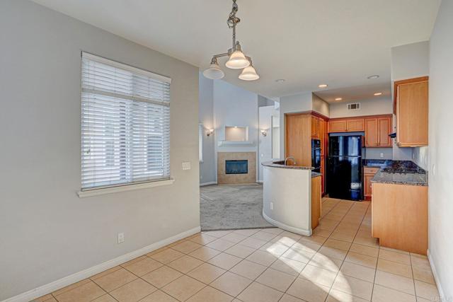 Detail Gallery Image 5 of 6 For 1575 S Escondido Bld, Escondido,  CA 92025 - 3 Beds | 3 Baths