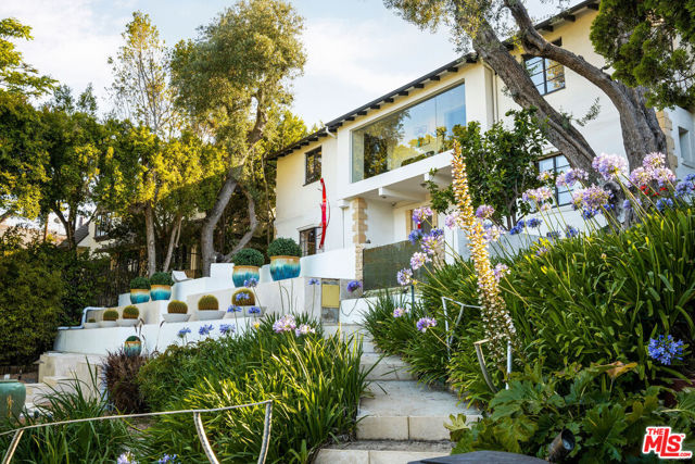 1323 Club View Drive, Los Angeles CA: https://media.crmls.org/mediaz/b7890581-db4d-4ab2-b722-a48a9e8098df.jpg