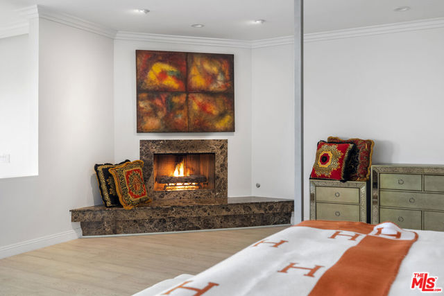 7834 Electra Drive, Los Angeles CA: https://media.crmls.org/mediaz/b789666c-de25-4334-b1cb-10057737add9.jpg