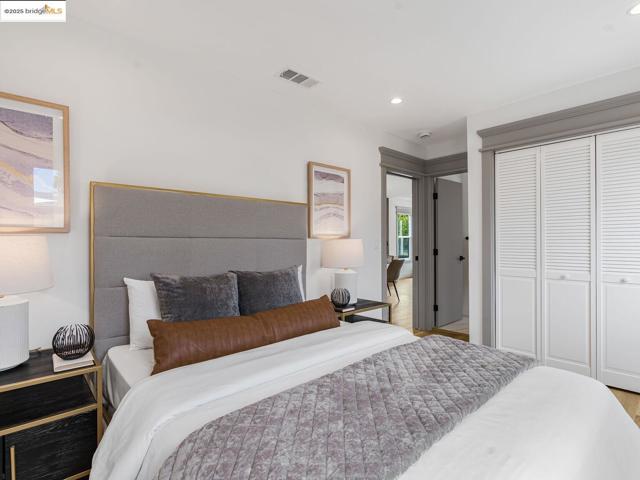1415 10Th St, Berkeley CA: https://media.crmls.org/mediaz/b789743c-59ec-4962-9e23-b20b0b5943af.jpg