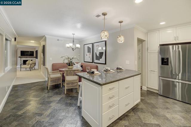 3050 Rossmoor Pkwy, Walnut Creek CA: https://media.crmls.org/mediaz/b78a6405-ffaa-4c4d-b4b2-2bf2eb45adc6.jpg