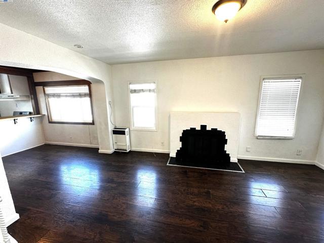 1933 103rd. Ave., Oakland CA: https://media.crmls.org/mediaz/b78a8a1d-4e1e-4a2f-bdde-569bb0b84a46.jpg