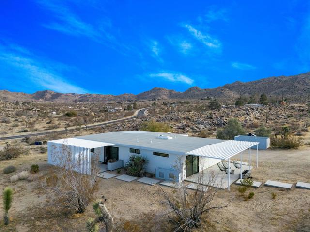 8256 Quail Springs Road, Joshua Tree CA: https://media.crmls.org/mediaz/b78ab5eb-9542-42f5-8f99-a486edcdfa09.jpg