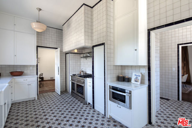 Image 18 of 43 For 2464 Catalina Street