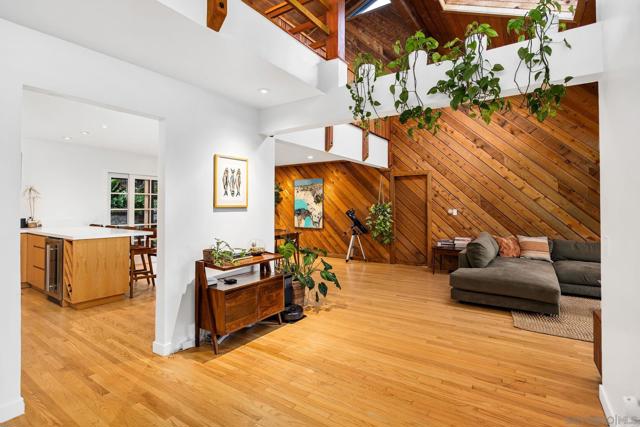 4021 Bernice Dr, San Diego CA: https://media.crmls.org/mediaz/b78b8510-a883-4bb8-a259-de700eb442ec.jpg