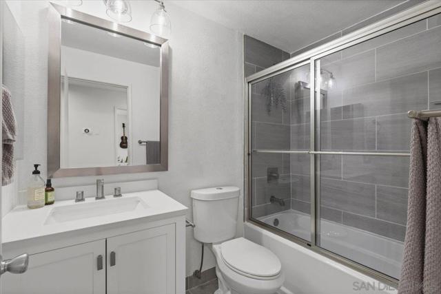 10180 Palm Glen Dr, Santee CA: https://media.crmls.org/mediaz/b78c0b1e-da06-4d6f-9123-4b894d178fa9.jpg